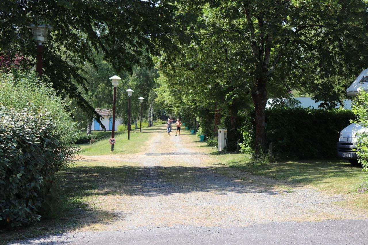 Camping De Ladignac Le Long Bel Air Exterior photo